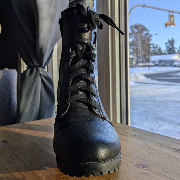 Reitman Winter Heels (Women's 9) - Picture 5 of 6